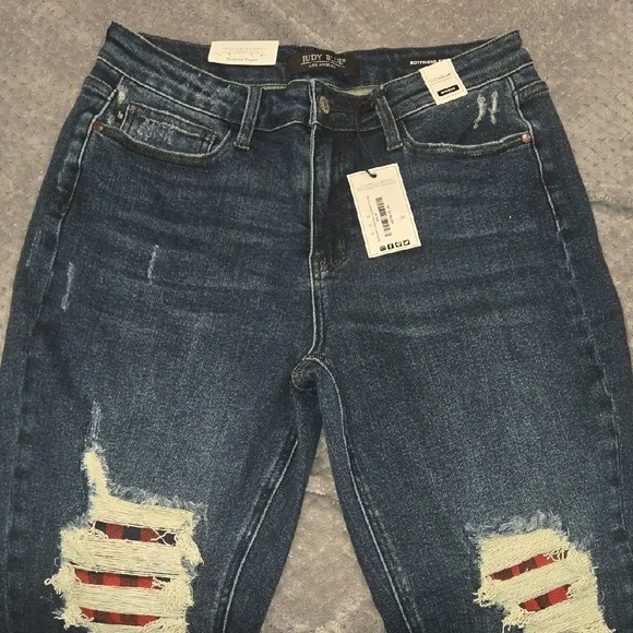 Judy Blue Buffalo Plaid Distressed Jeans - Picture 5 of 6